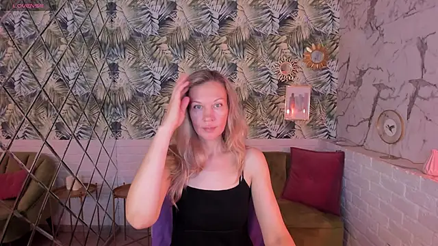 Snapshot of NancyGrace chatting on 10.31.25 NancyGrace online show from 10.31.25