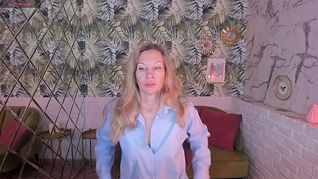 Snapshot of NancyGrace chatting on 11.04.25 NancyGrace online show from 11.04.25