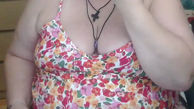 Snapshot of mayasmith chatting on 09.18.25 mayasmith online show from 09.18.25