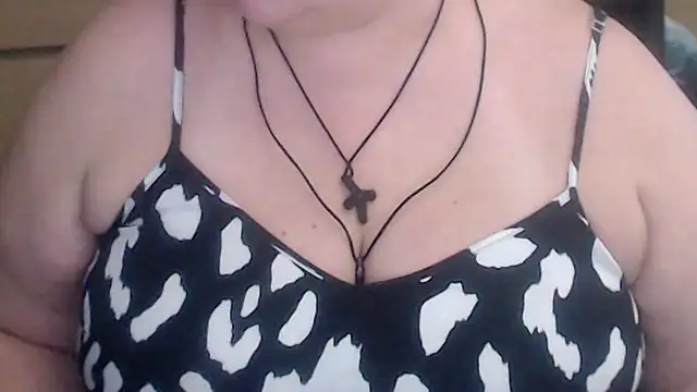 Snapshot of mayasmith chatting on 09.22.25 mayasmith online show from 09.22.25