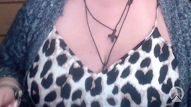 Snapshot of mayasmith chatting on 10.07.25 mayasmith online show from 10.07.25