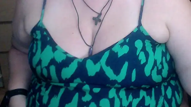 Snapshot of mayasmith chatting on 10.26.25 mayasmith online show from 10.26.25