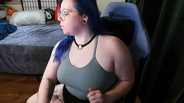 Snapshot of KiraSpitQueen chatting on 02.08.25 KiraSpitQueen online show from 02.08.25