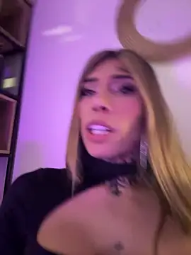 caroline cossei online show from 12.22.24