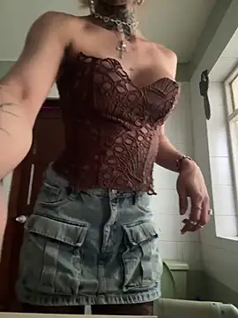 caroline cossei online show from 04.04.26