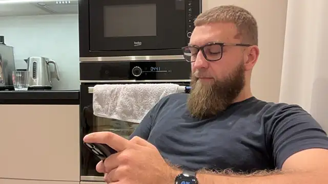 Bear bear  online show from 11.12.25