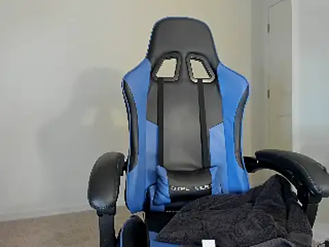 Snapshot of victoriachicas chatting on 12.21.24 victoriachicas online show from 12.21.24