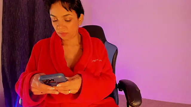 Snapshot of victoriachicas chatting on 12.22.24 victoriachicas online show from 12.22.24