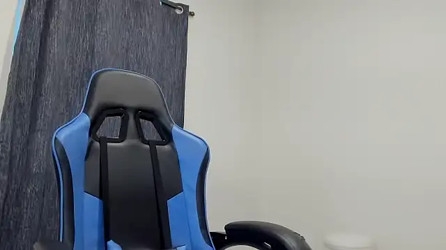 Snapshot of victoriachicas chatting on 01.01.25 victoriachicas online show from 01.01.25