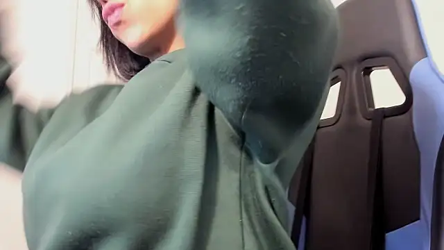 Snapshot of victoriachicas chatting on 01.04.25 victoriachicas online show from 01.04.25