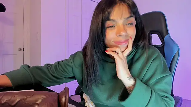 Snapshot of victoriachicas chatting on 01.05.25 victoriachicas online show from 01.05.25