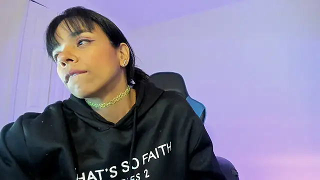 Snapshot of victoriachicas chatting on 01.12.25 victoriachicas online show from 01.12.25