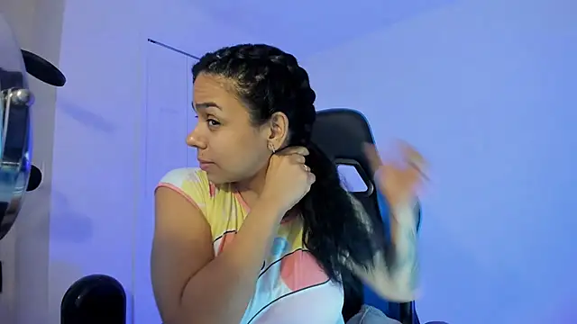 Snapshot of victoriachicas chatting on 01.21.25 victoriachicas online show from 01.21.25