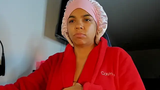 Snapshot of victoriachicas chatting on 10.12.25 victoriachicas online show from 10.12.25