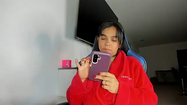 Snapshot of victoriachicas chatting on 10.21.25 victoriachicas online show from 10.21.25