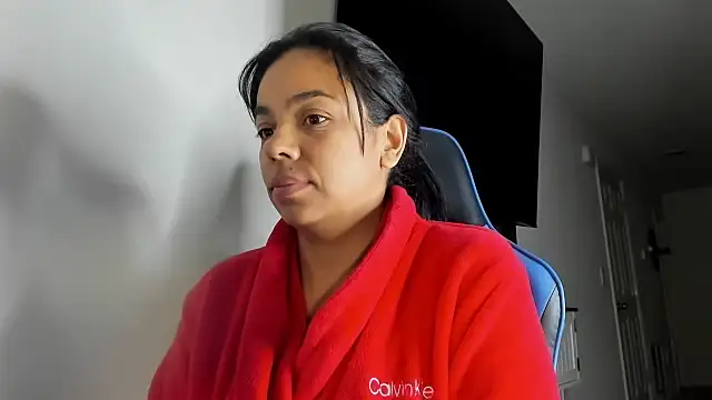 Snapshot of victoriachicas chatting on 10.22.25 victoriachicas online show from 10.22.25