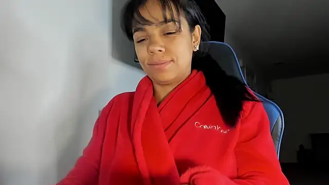 Snapshot of victoriachicas chatting on 10.24.25 victoriachicas online show from 10.24.25