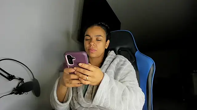 Snapshot of victoriachicas chatting on 11.01.25 victoriachicas online show from 11.01.25