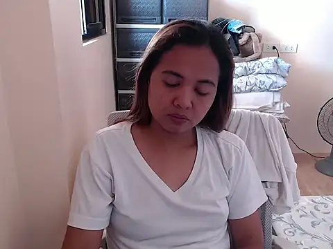 Snapshot of xTheLastVIRGINx chatting on 11.18.25 xTheLastVIRGINx online show from 11.18.25