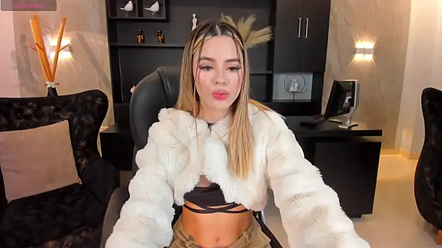 JuanitaClay online show from 02.05.25