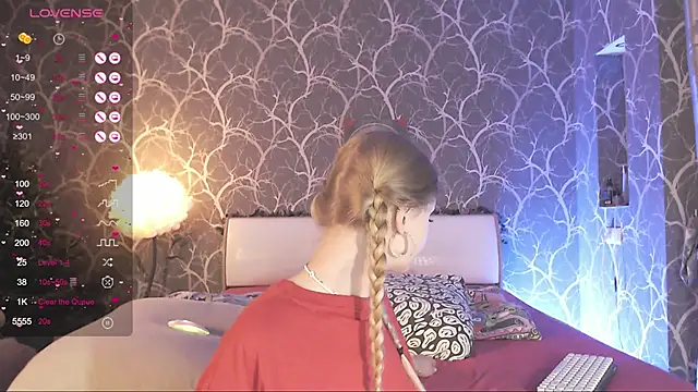 MiaMiaMeow online show from 12.20.25