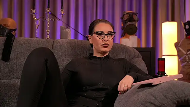 Snapshot of kelly_kent chatting on 12.04.24 kelly kent online show from 12.04.24