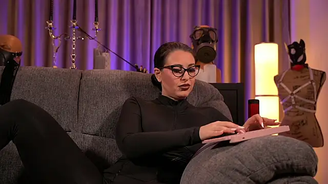 Snapshot of kelly_kent chatting on 12.05.24 kelly kent online show from 12.05.24