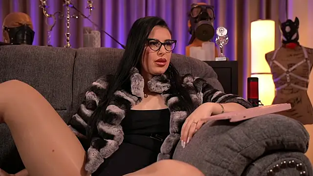 Snapshot of kelly_kent chatting on 12.21.24 kelly kent online show from 12.21.24