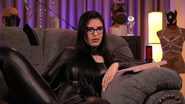 Snapshot of kelly_kent chatting on 12.28.24 kelly kent online show from 12.28.24