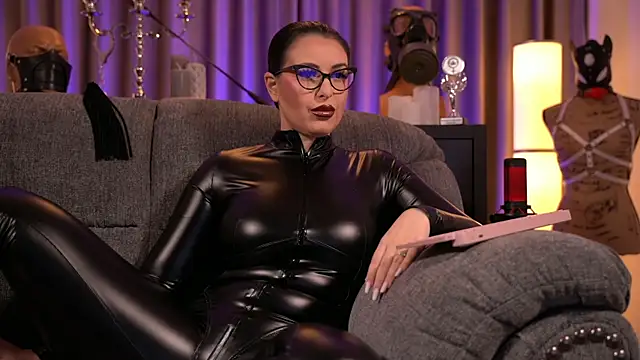 Snapshot of kelly_kent chatting on 12.28.24 kelly kent online show from 12.28.24