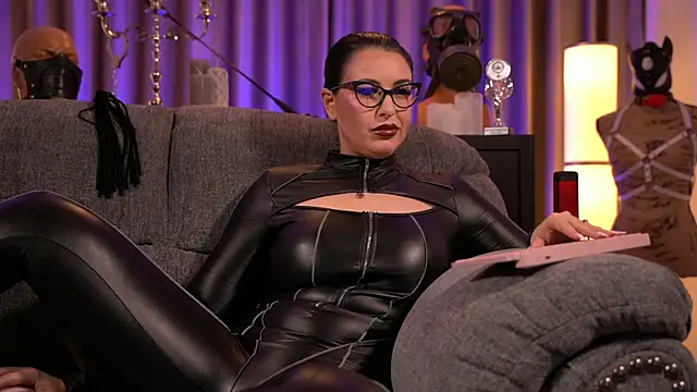 Snapshot of kelly_kent chatting on 12.29.24 kelly kent online show from 12.29.24