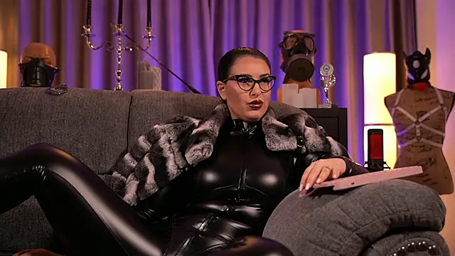 Snapshot of kelly_kent chatting on 01.03.25 kelly kent online show from 01.03.25