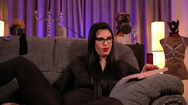 Snapshot of kelly_kent chatting on 01.10.25 kelly kent online show from 01.10.25