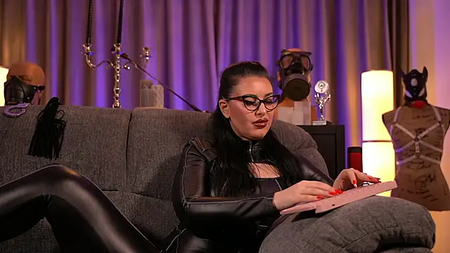 Snapshot of kelly_kent chatting on 01.18.25 kelly kent online show from 01.18.25