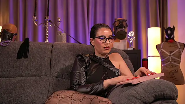 Snapshot of kelly_kent chatting on 01.21.25 kelly kent online show from 01.21.25