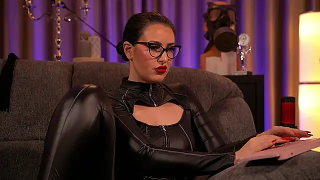 Snapshot of kelly_kent chatting on 02.01.25 kelly kent online show from 02.01.25