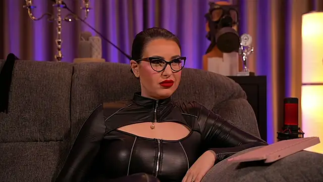 Snapshot of kelly_kent chatting on 02.03.25 kelly kent online show from 02.03.25