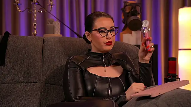 Snapshot of kelly_kent chatting on 02.03.25 kelly kent online show from 02.03.25