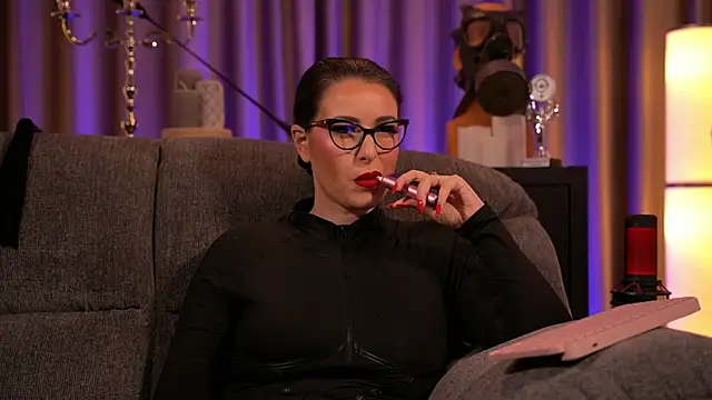 Snapshot of kelly_kent chatting on 02.04.25 kelly kent online show from 02.04.25