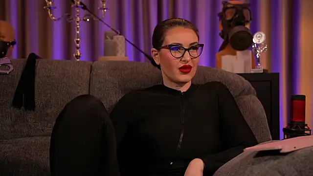 Snapshot of kelly_kent chatting on 02.07.25 kelly kent online show from 02.07.25