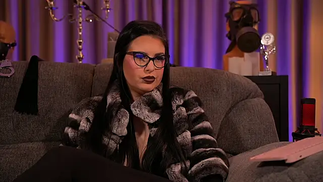 Snapshot of kelly_kent chatting on 02.10.25 kelly kent online show from 02.10.25