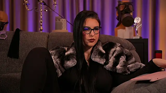 Snapshot of kelly_kent chatting on 02.11.25 kelly kent online show from 02.11.25