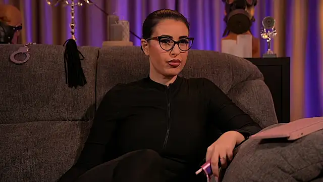 Snapshot of kelly_kent chatting on 03.07.25 kelly kent online show from 03.07.25