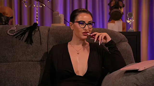 Snapshot of kelly_kent chatting on 03.08.25 kelly kent online show from 03.08.25