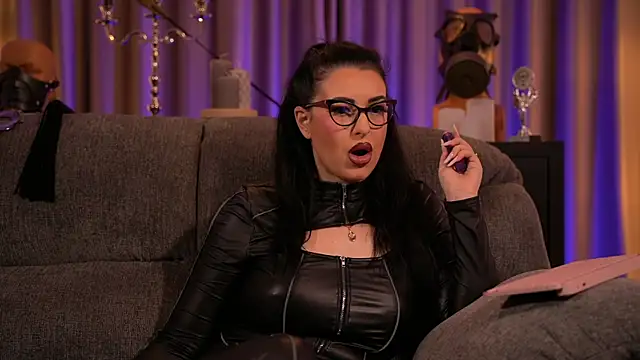 Snapshot of kelly_kent chatting on 03.12.25 kelly kent online show from 03.12.25