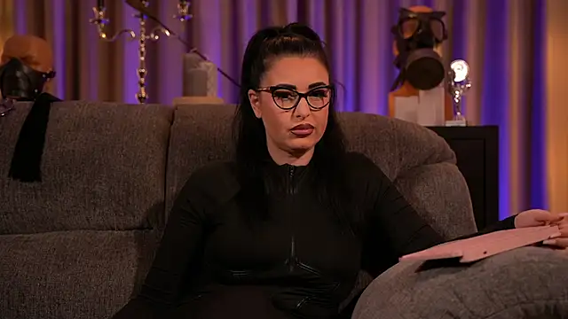 Snapshot of kelly_kent chatting on 03.21.25 kelly kent online show from 03.21.25