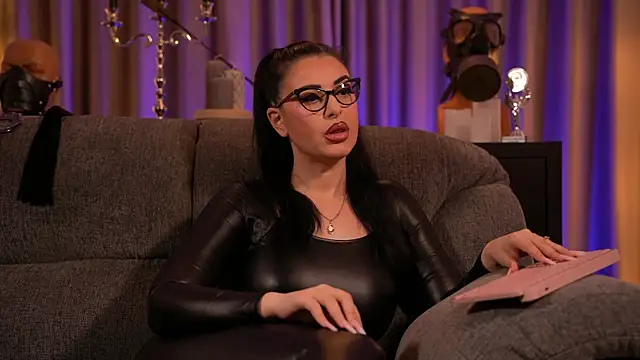 Snapshot of kelly_kent chatting on 03.22.25 kelly kent online show from 03.22.25