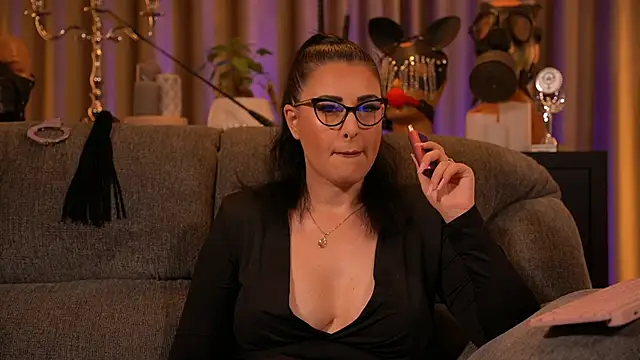 Snapshot of kelly_kent chatting on 09.08.25 kelly kent online show from 09.08.25