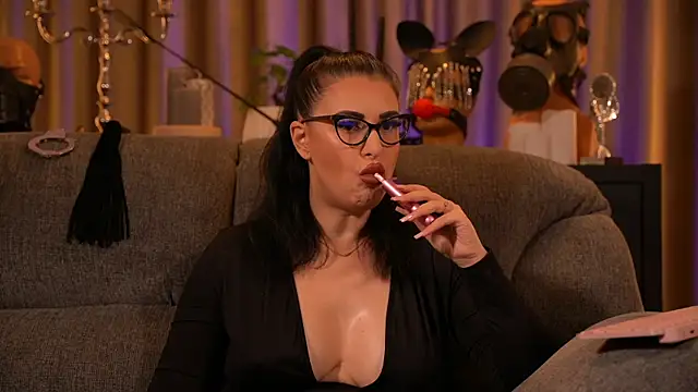 Snapshot of kelly_kent chatting on 09.12.25 kelly kent online show from 09.12.25