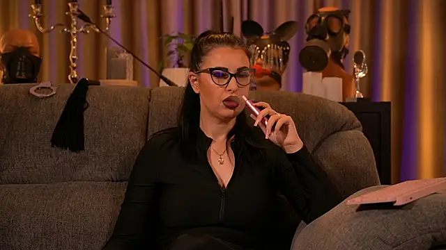 Snapshot of kelly_kent chatting on 09.20.25 kelly kent online show from 09.20.25